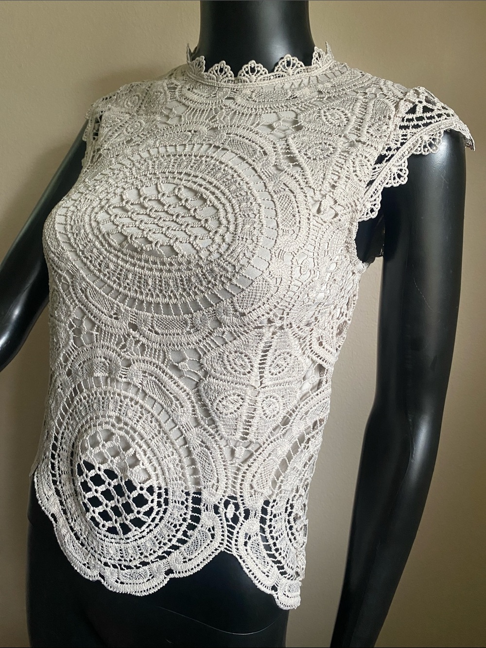 REBELLION AGAIN Sleeveless Crochet Lace Blouse in Light Gray - Picture 3 of 12
